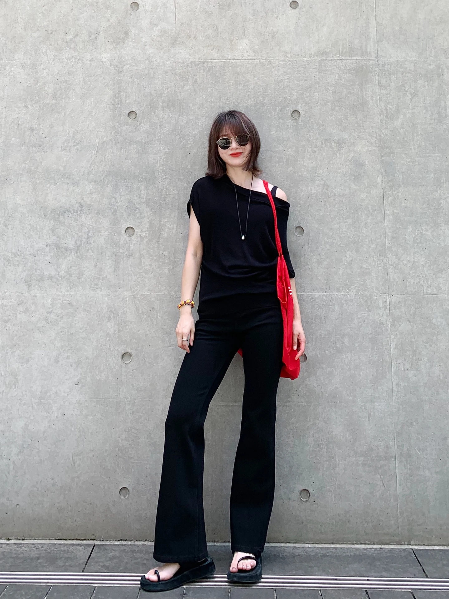 

Женский вязаный топ LaoMiJia из шелка, асимметричный рукав «летучая мышь», облегающий, черный, с круглым вырезом