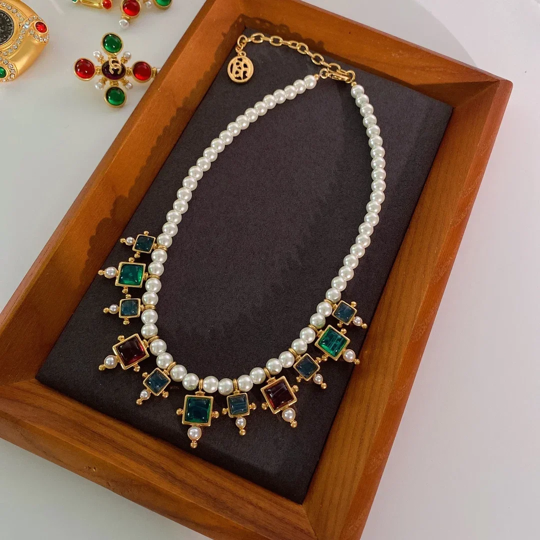 

Royal Medieval Pearl Glazed Pendant Necklace