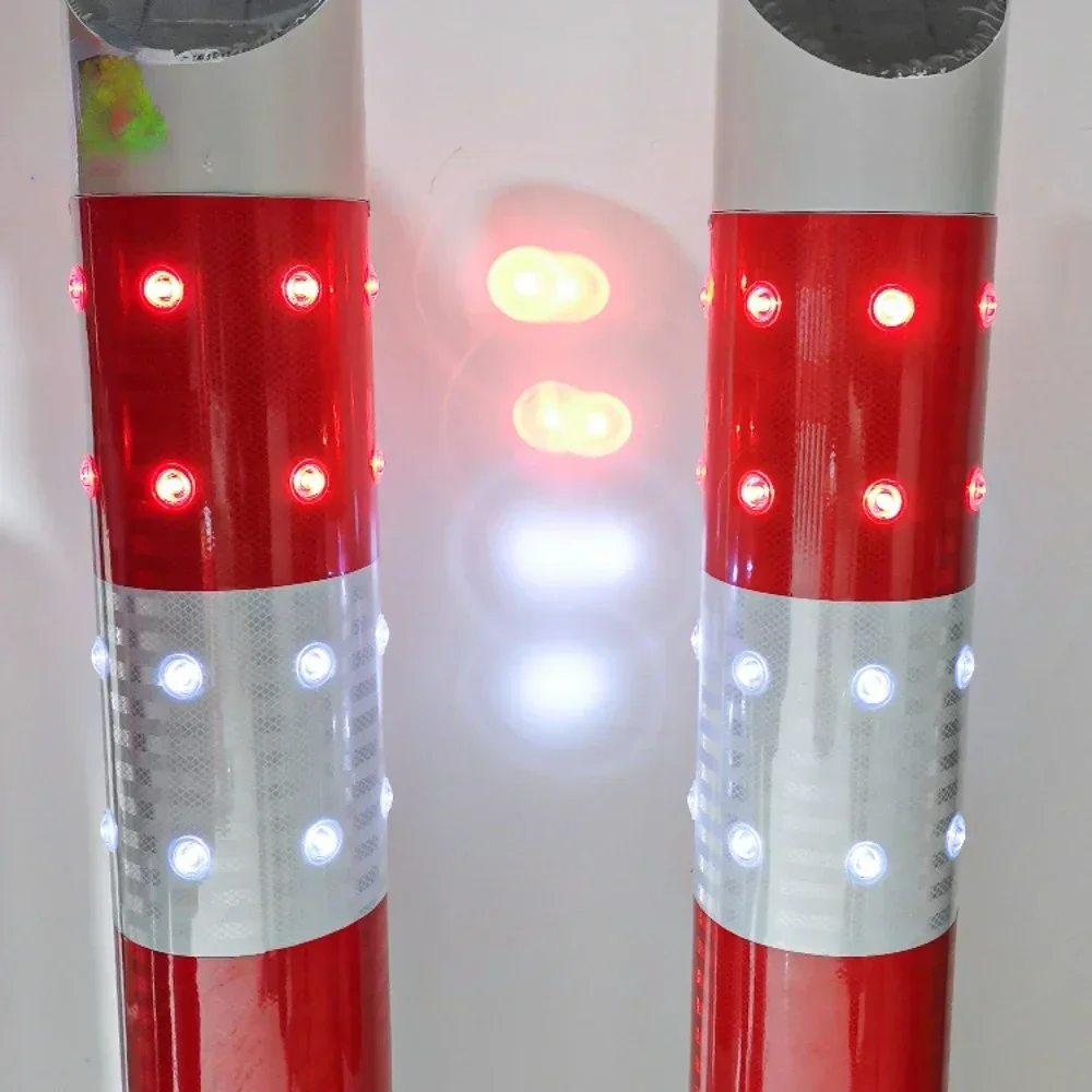 

New Arrival Hot Selling The Solar Warning Light LED Emits A Flashing Warning Light As An Indication At The Intersection