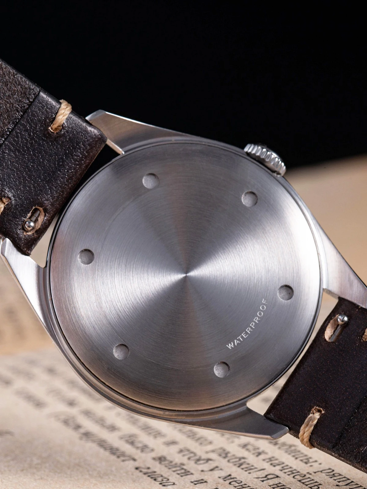 Hruodland 2026 New Men's Retro Quartz Watch Fashion Timepiece for
