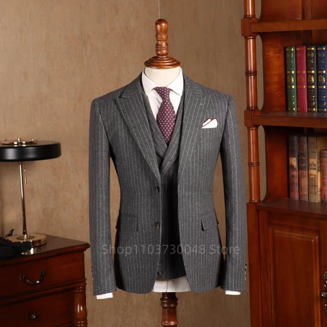 New Grey Striped Men Suit Formal Groom Tuxedos Peaked Lapel Single Breasted Blazer Vest Pants 3 Piece Slim Fit Business Suits