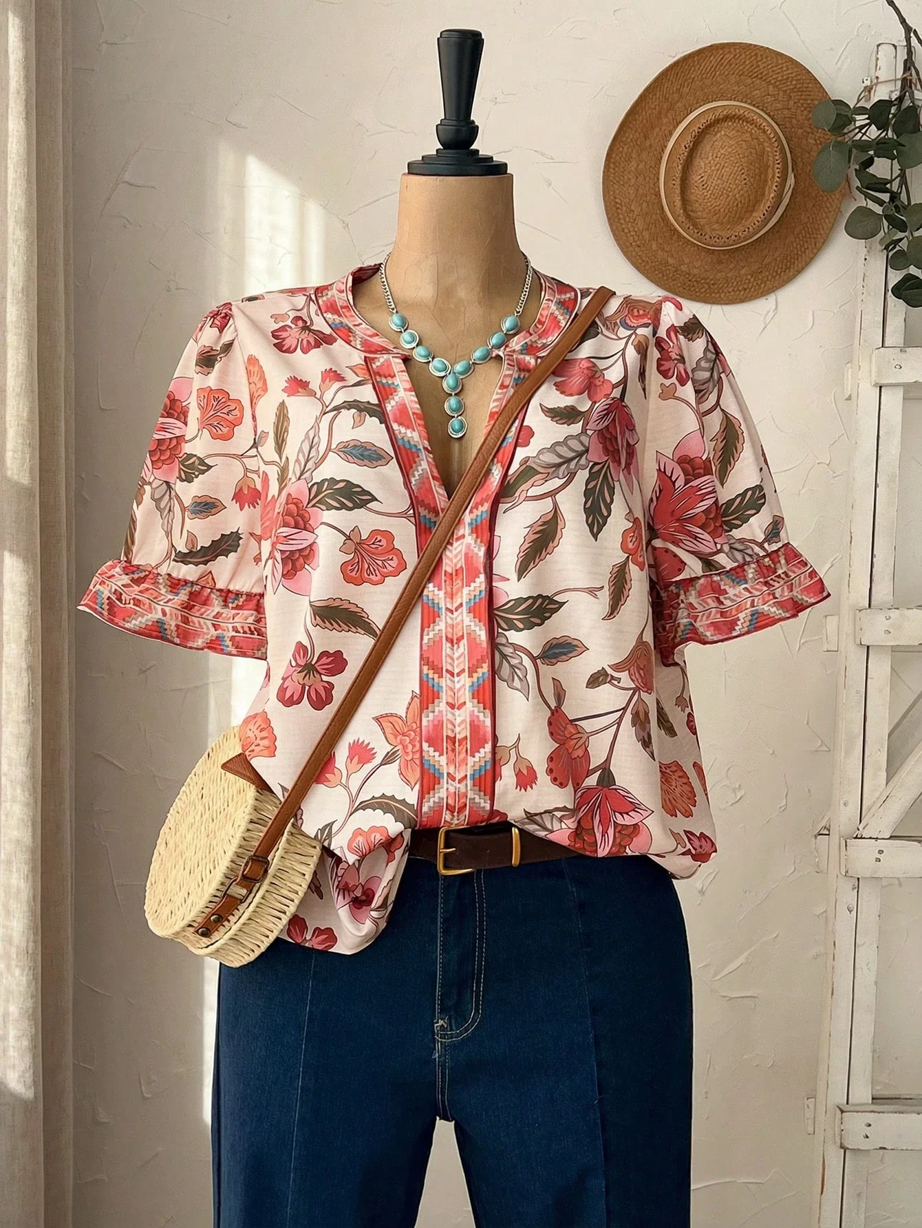 

Женская блузка больших размеров с цветочным принтом, V-образным вырезом и короткими рукавами, в богемном стиле для отпуска и лета