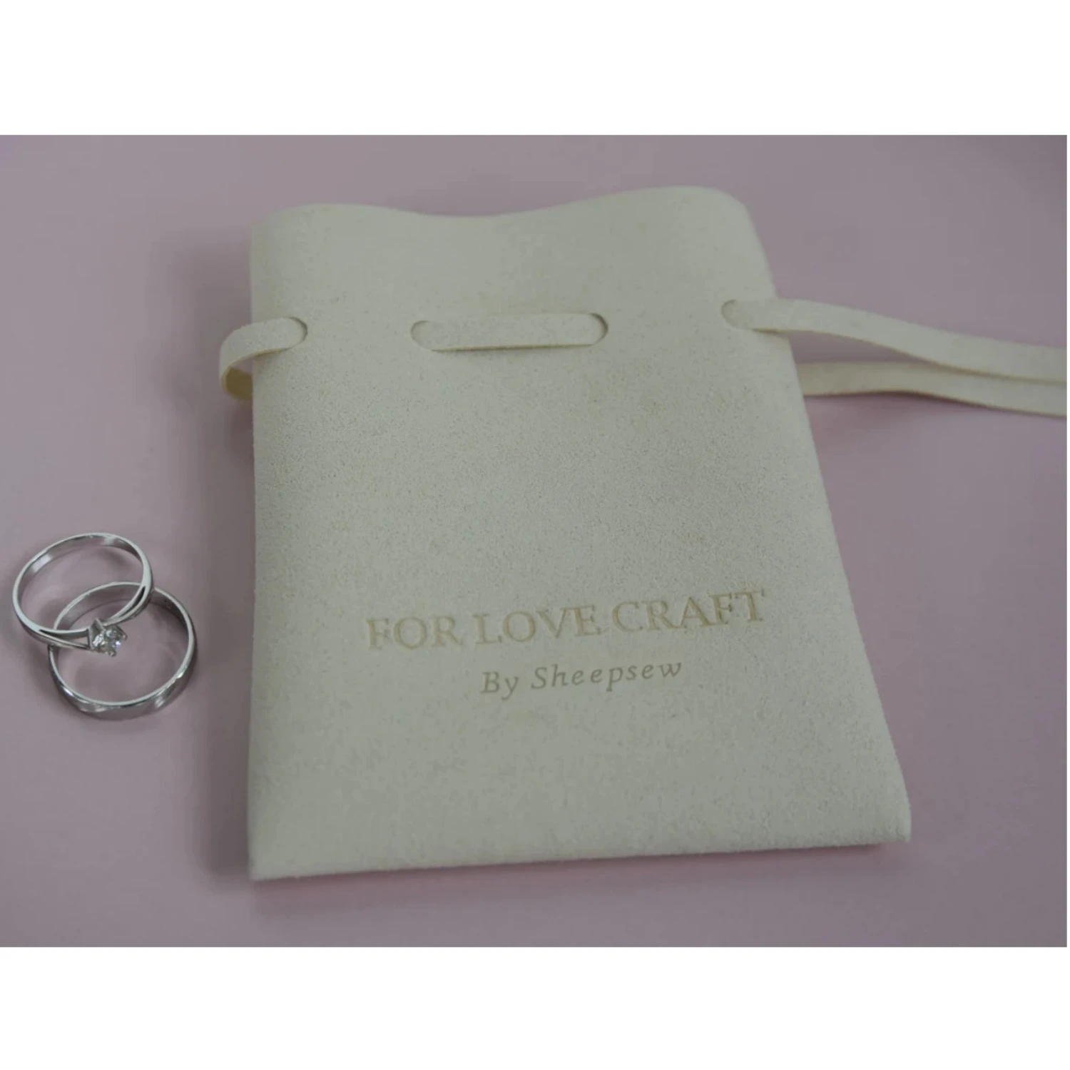 

20 шт., белая/черная бумажная подарочная сумка для покупок, набор ювелирных изделий, сумка/коробка, подарочные сумки с ручкой, индивидуальный логотип с красочной лентой