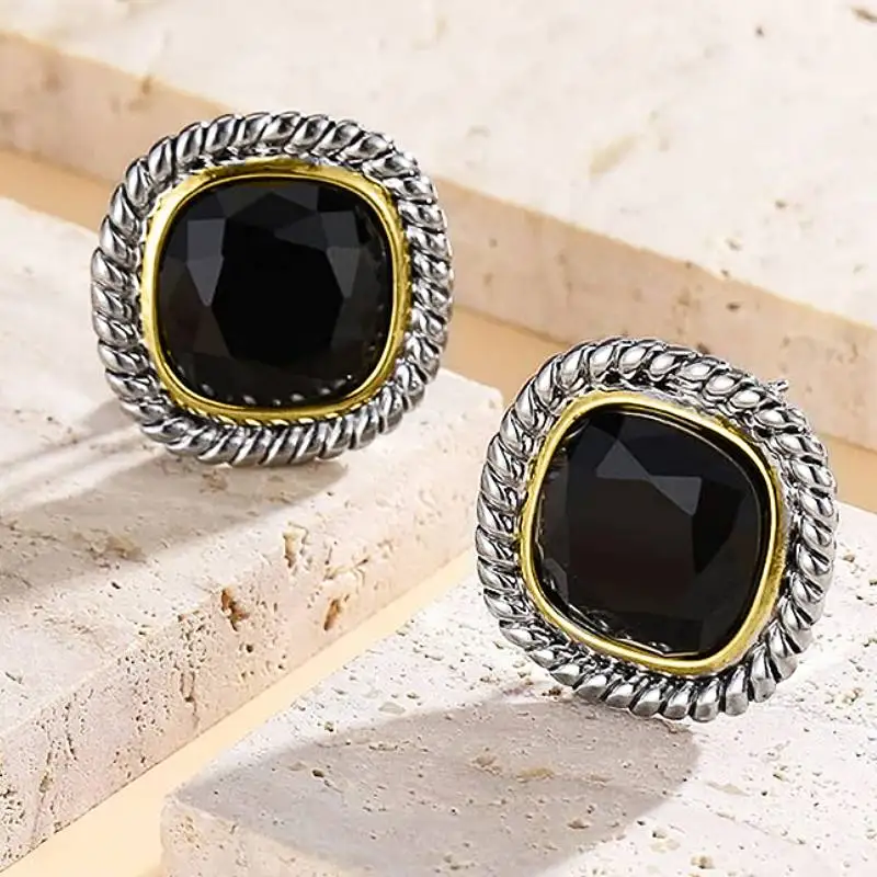 Huitan Kissenförmige Frauen Schwarz Ohrstecker Party Edle Zweifarbige Weibliche Accessoires Mode Elegante Hochzeit Charming Schmuck