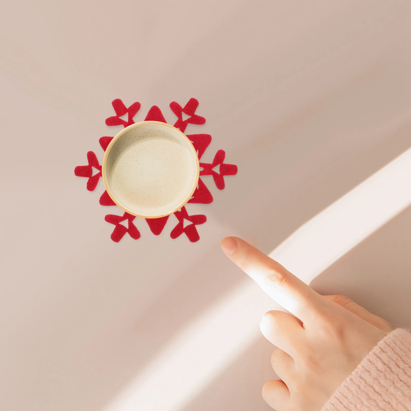 

1Set Christmas Felt Coasters Holiday Round Nonslip Heat Insulation Cup Pads Xmas Table Decor Cup Mat Felt Coaster