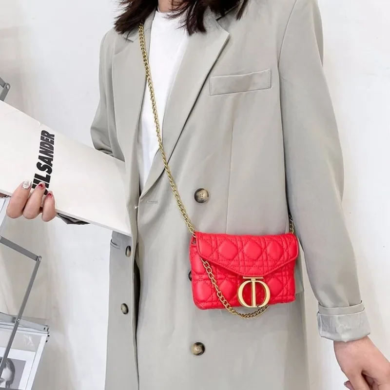 

Elegant Crossbody Handbag for Women, Retro Style with Adjustable Strap, Ideal for Work and Shopping