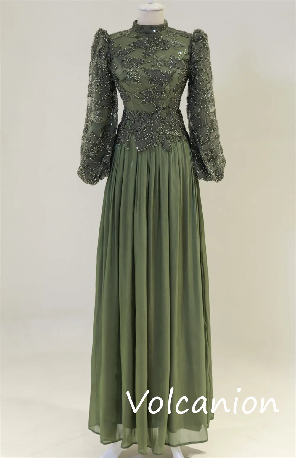 Aangepaste mode eenvoudige chiffon lovertjes plooi a-lijn hoge kraag lange jurken op maat gemaakte gelegenheid glitter