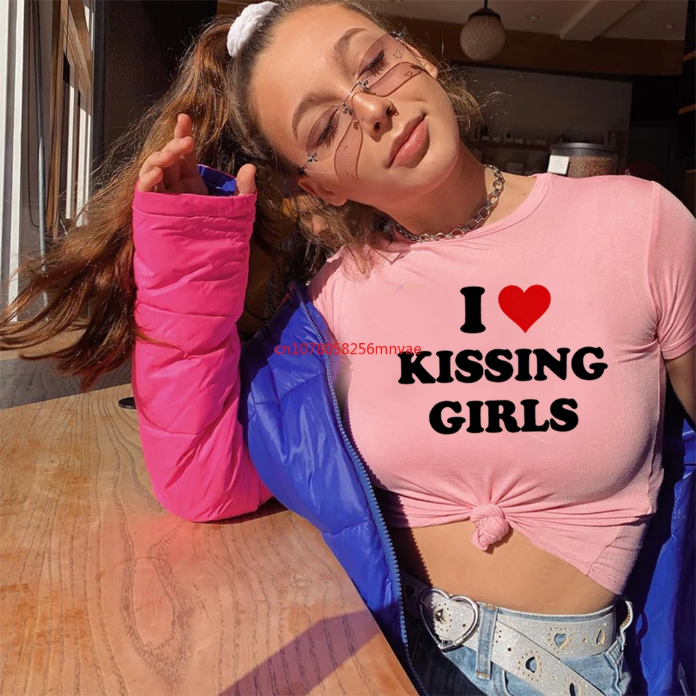 I Love Kissing Girls Crop Top I Heart Y2k Baby Tee Gay Shirt Vintage Women's Shirts Women's Fitted Tee Kawaii Clothes