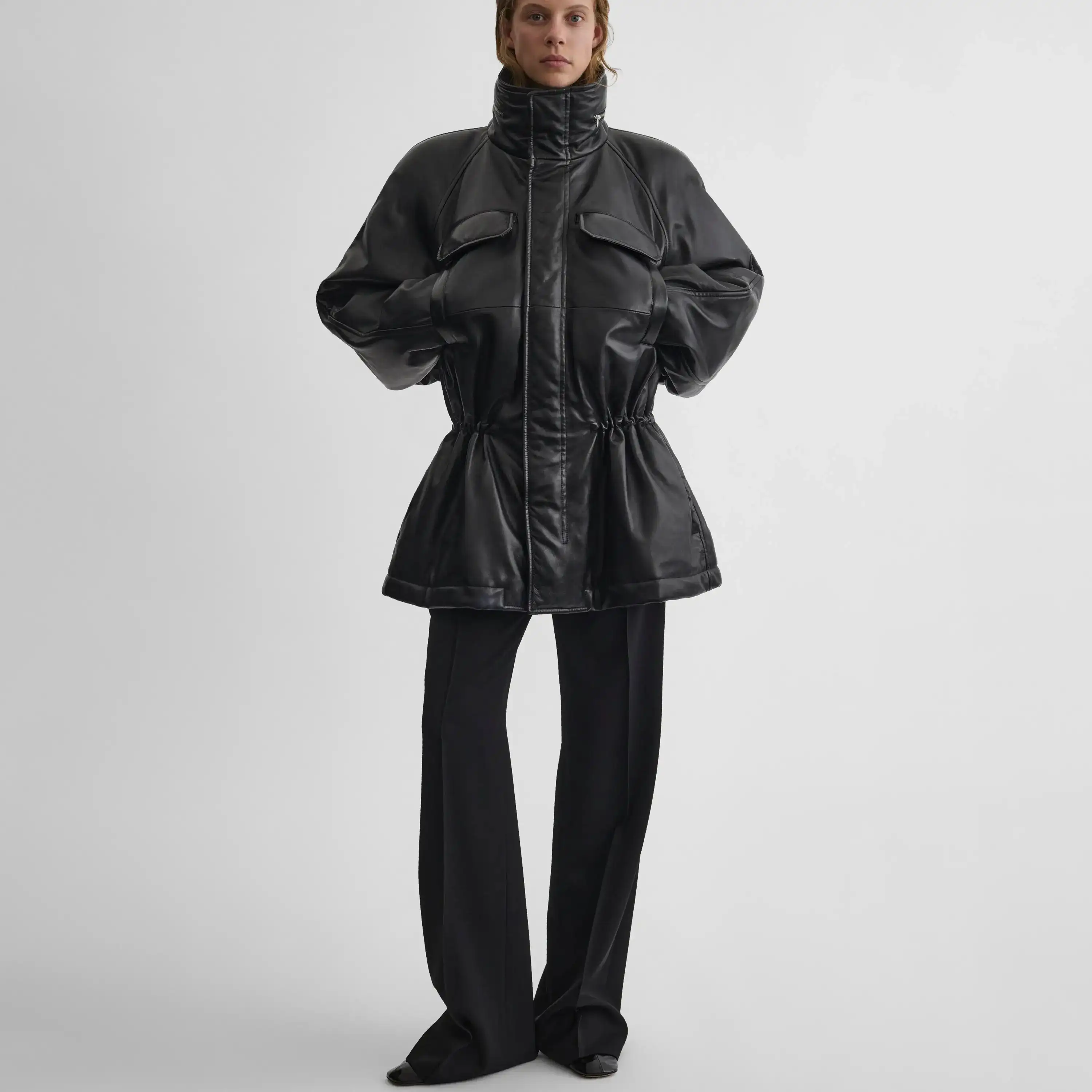 السترة النسائية الجديدة لعام 2026 مصنوعة يدويًا من قبل مصمم كبار. سترة فيبي فيلو باللون الأسود #1