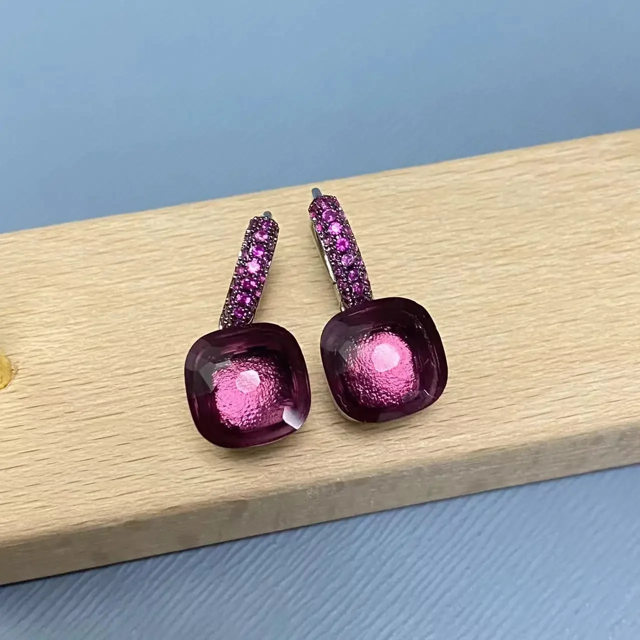 

10.6mm Classic Nudo Earrings Purple Zircon Black Gun Plated Square Candy Crystal Fashion Jewelry Gift for Women