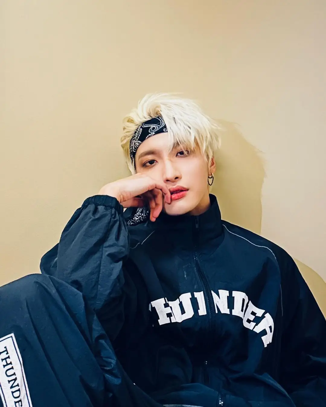 KPOP ATEEZ THE FELLOWSHIP : BREAK THE WALL 2022 WORLD TOUR Thunder