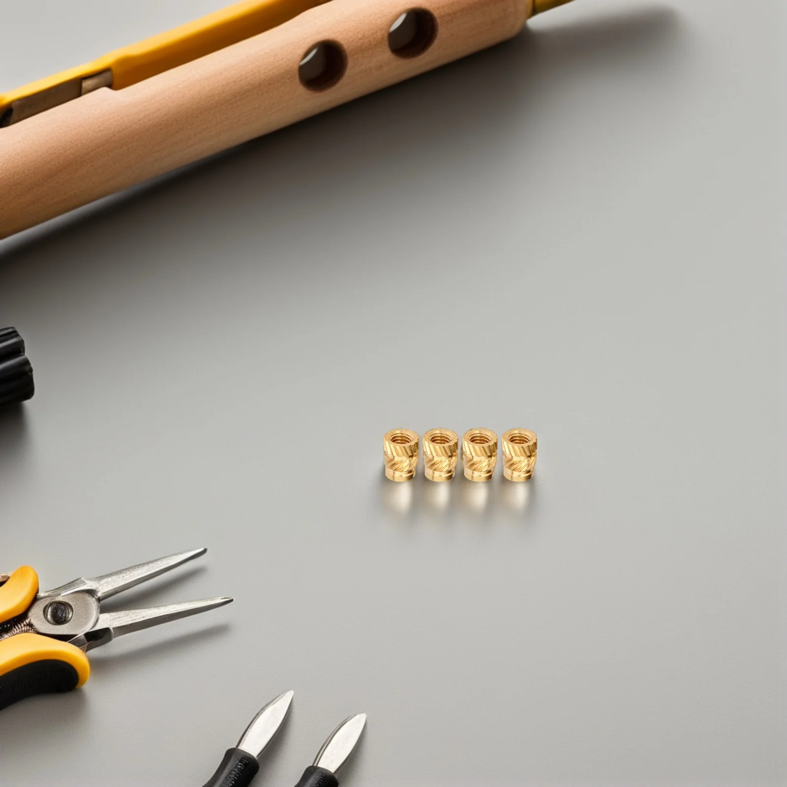 

Threaded Brass Insert Nut Heat Resistant Knurled Embedment Fasteners for Wood Plastic Applications