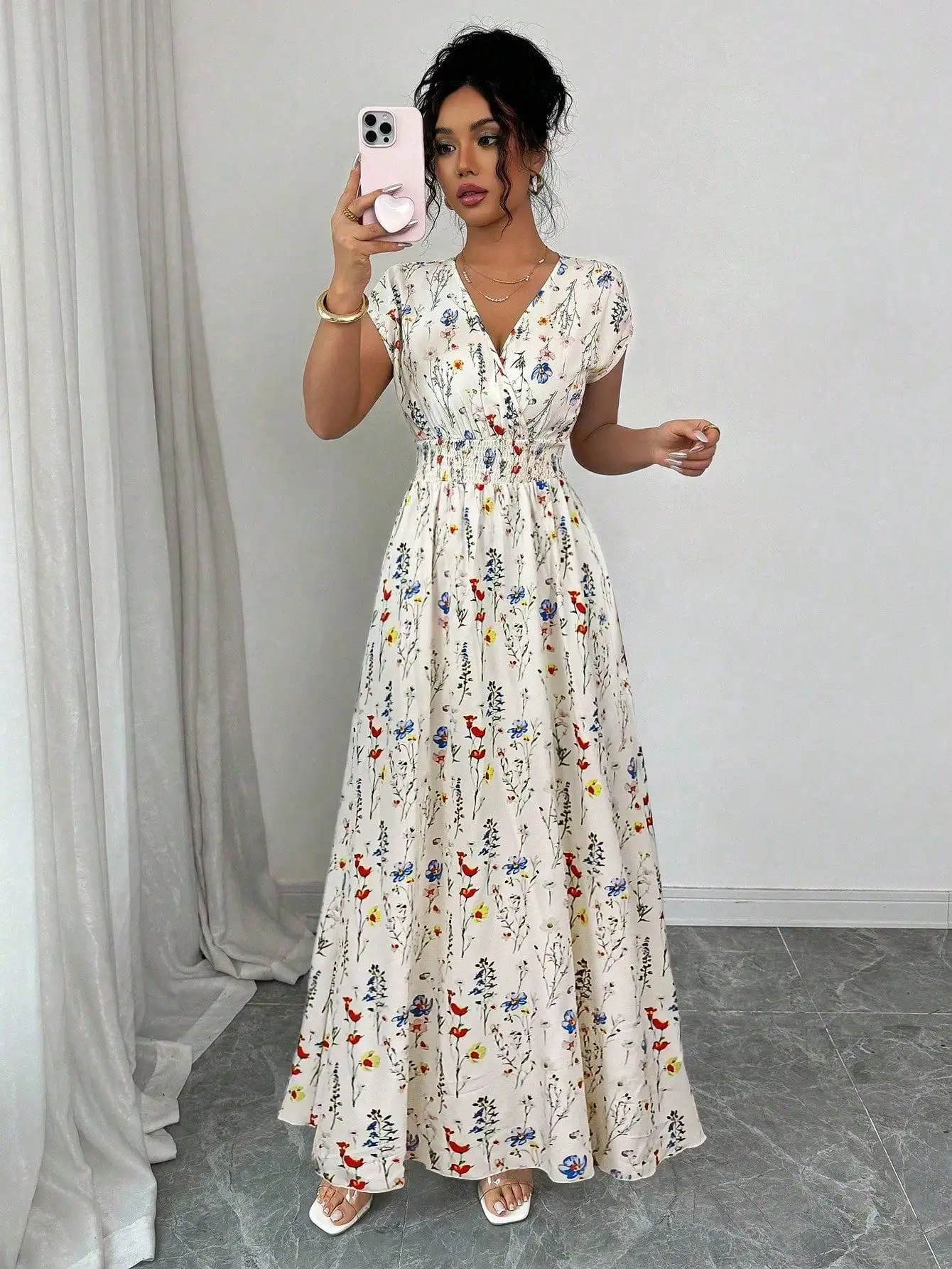 فستان ماكسي نسائي بياقة على شكل V مع نقشة زهور وخصر مطاطي، فستان صيفي بوهيمي بأكمام قصيرة