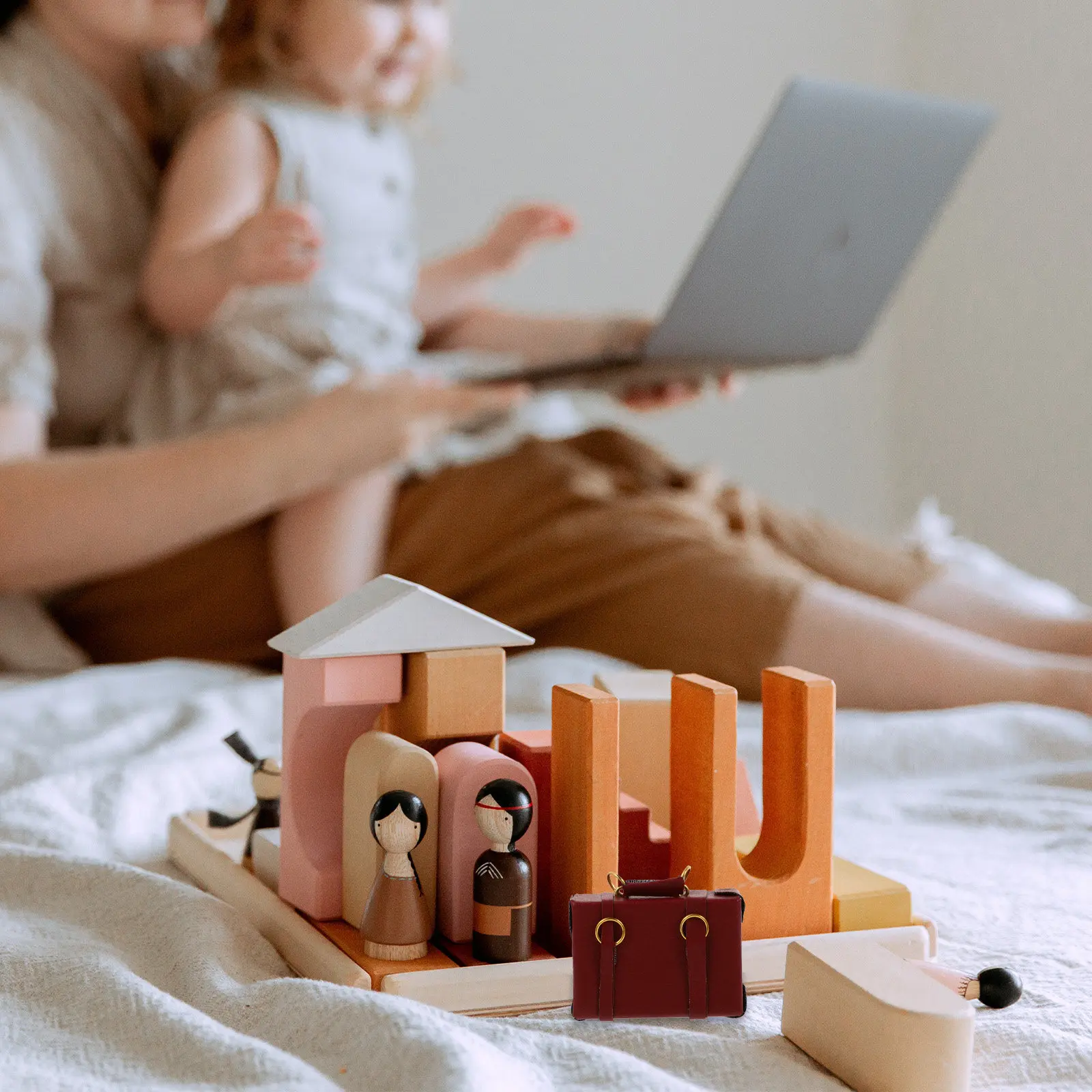 

1 шт. миниатюрный чемоданчик для миниатюрных домиков, реалистичный деревянный каркас, искусственная отделка, легкий и компактный