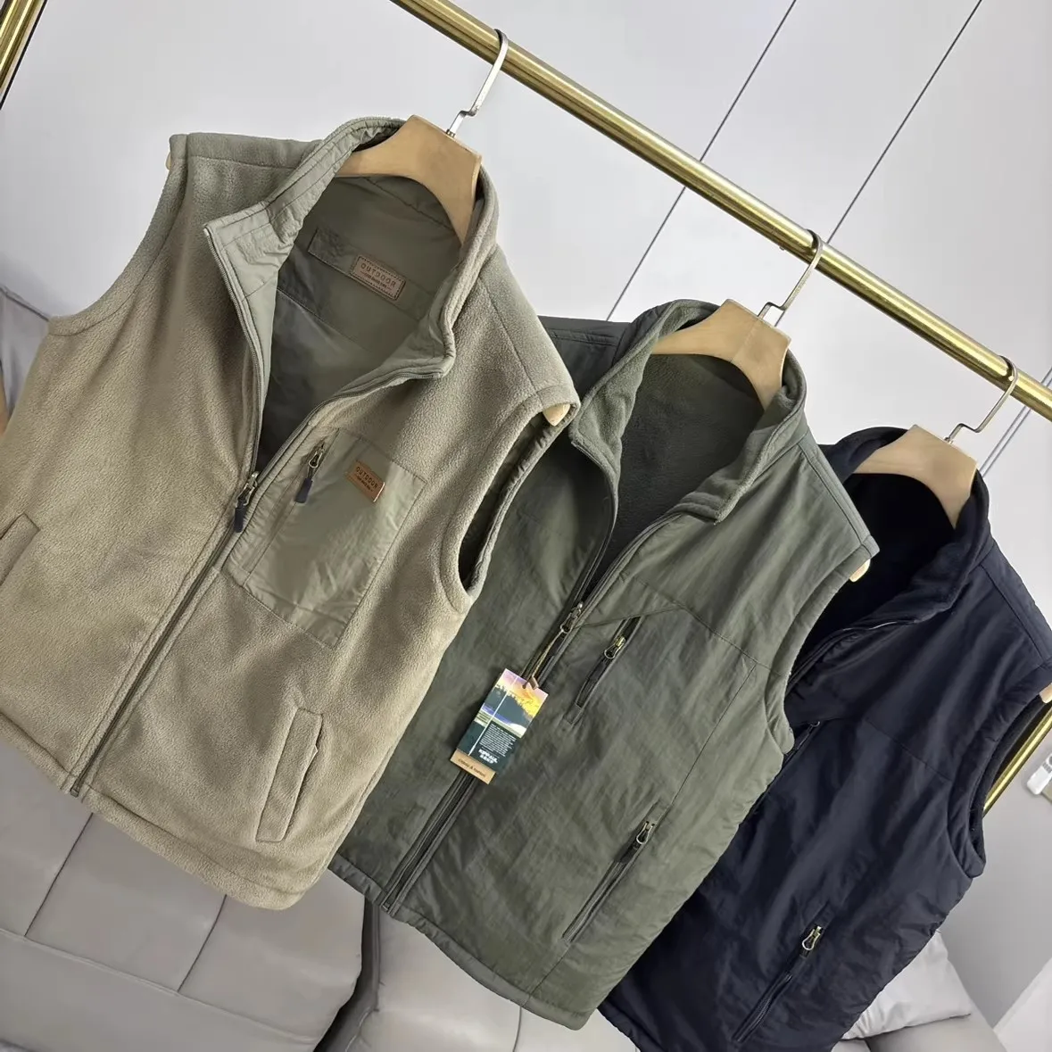 Outdoor Waterproof Fleece Lined Thickened Winter Men's Vest Multiple Pockets Workwear Double Sided Wear Standard Fit Zipper C...