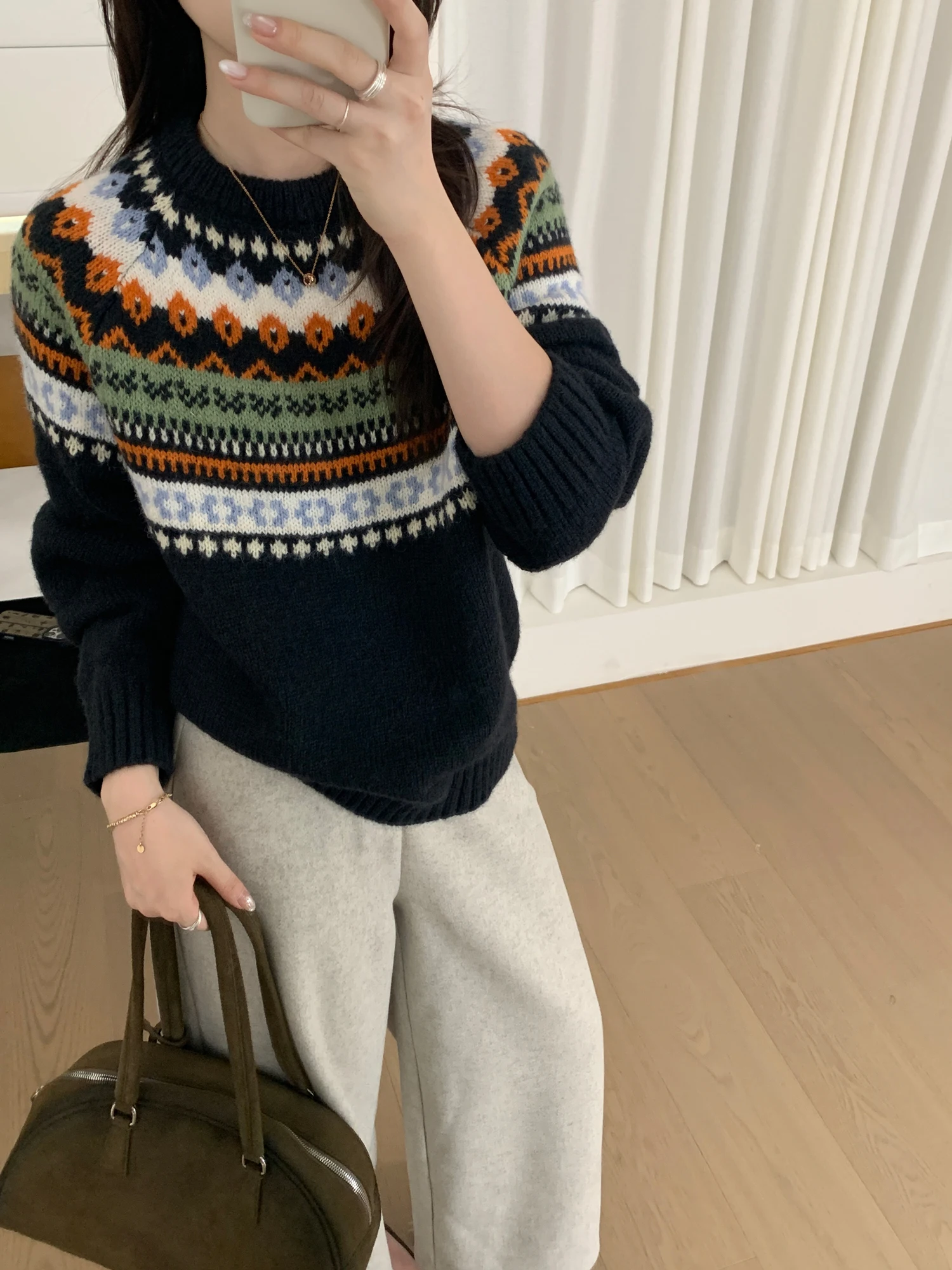 

2 цвета, 2026 осень-зима, корейский стиль, теплый винтажный вязаный свитер с круглым вырезом и цветной нашивкой для рождественских женщин (XY4027