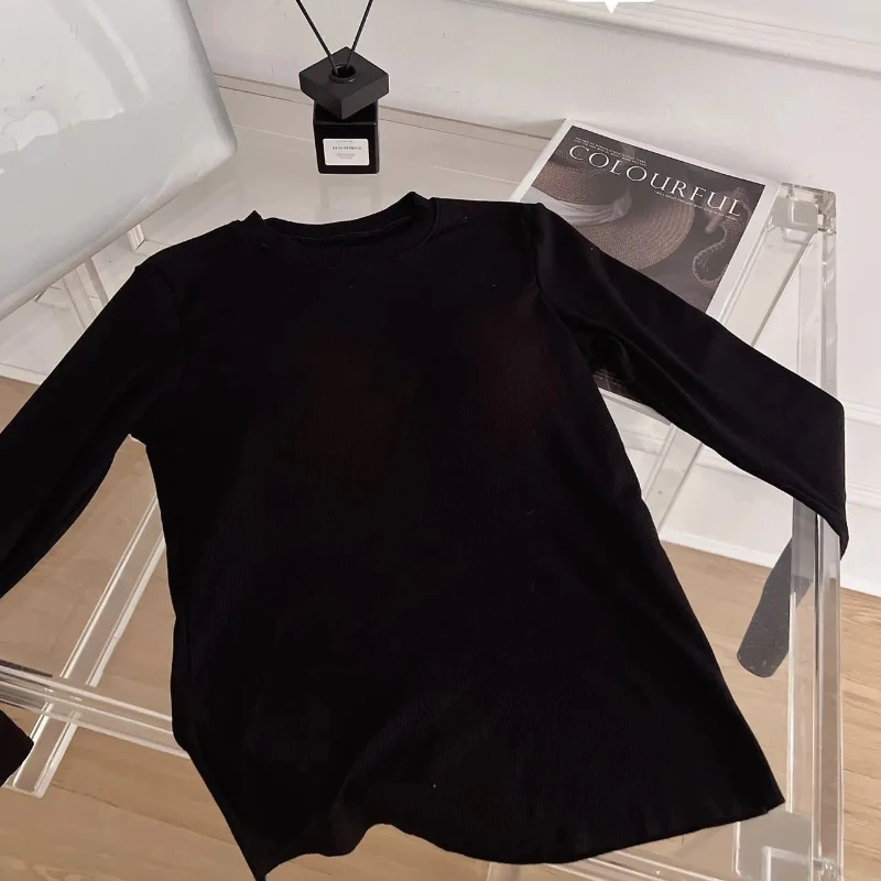 เสื้อยืดผู้ชายปี 2025 เสื้อยืดแขนยาวเรียบง่าย เสื้อยืดผู้ชายทรงเข้ารูป เสื้อซับในแบบเกราะ เสื้อยืดลำลองฤดูร้อน เสื้อชั้นในสีขาว