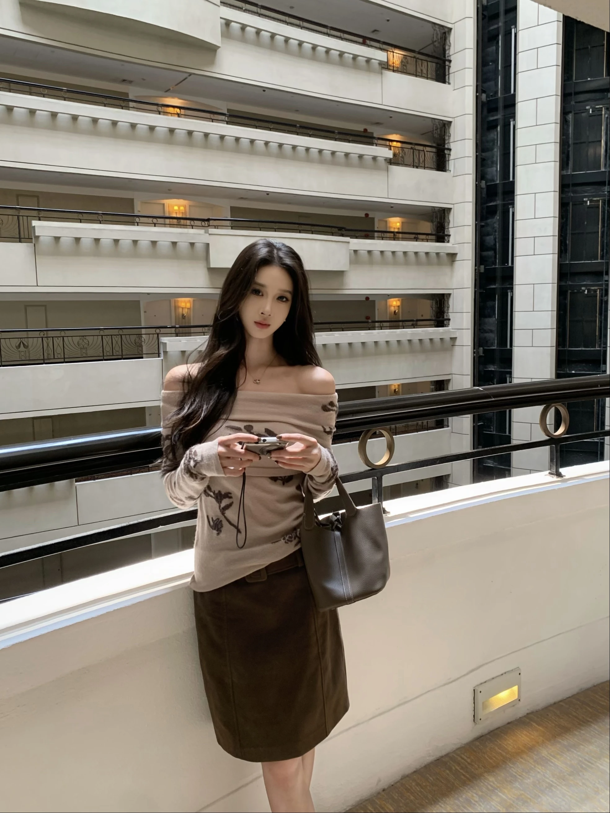 

Onion Embroidered Silk Wool Knitted oulder Bared One oulder Neline Soft Fit Women's Faionable New 2025 Top