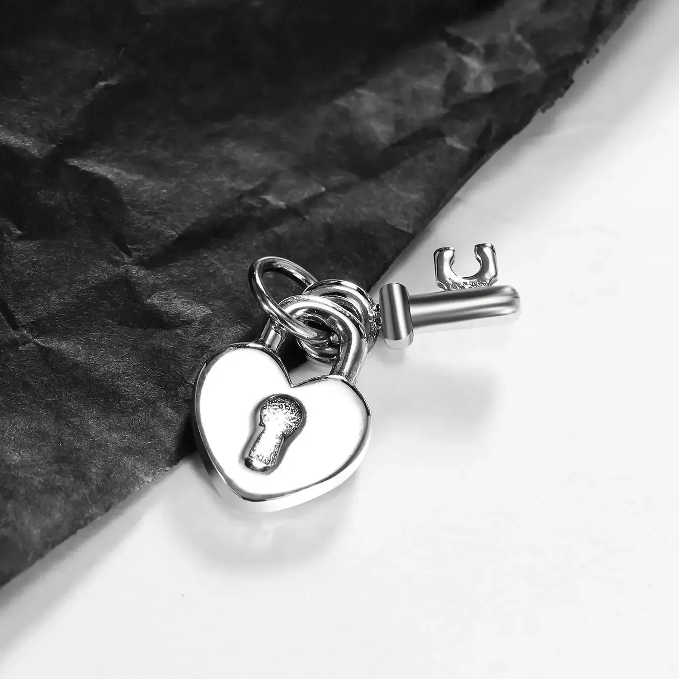

DJ130 genuine 925 sterling silver fashionable and exquisite keychain accessory, "My heart belongs to you" pendant