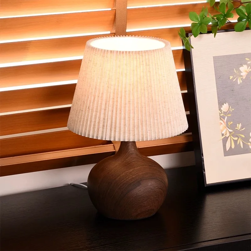 

American retro fabric table lamp new mediaeval style bedroom bedside lamp high-end wood grain master bedroom bedside counter