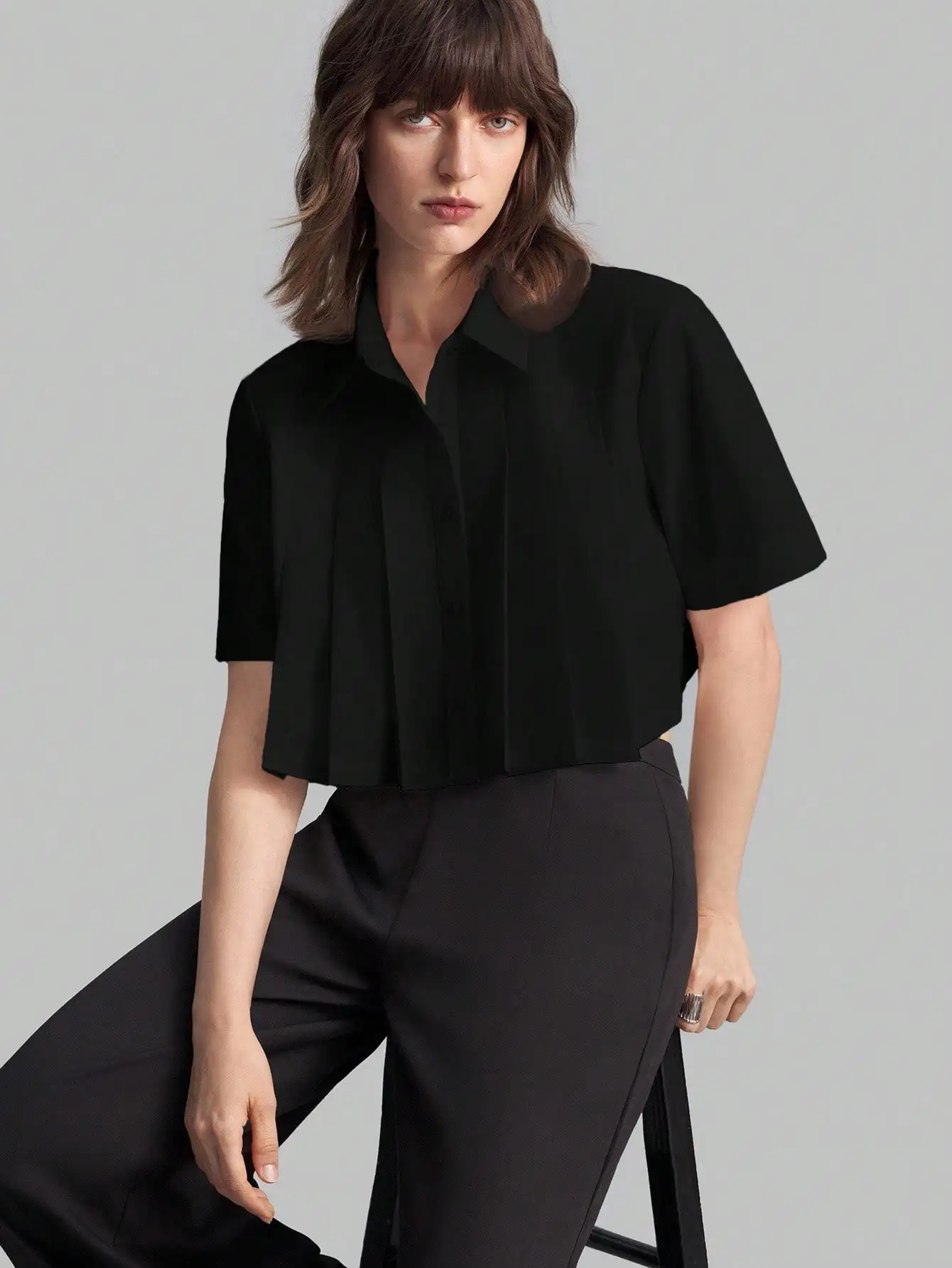 

Женская однотонная блузка с плиссированным воротником и коротким рукавом, офисная, деловая, повседневная, элегантная черная рубашка