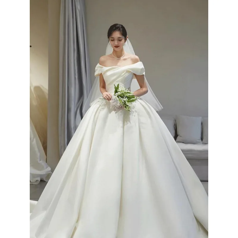 F141 Wedding dress for brides, new style, small size, one shoulder, luxurious texture, long train