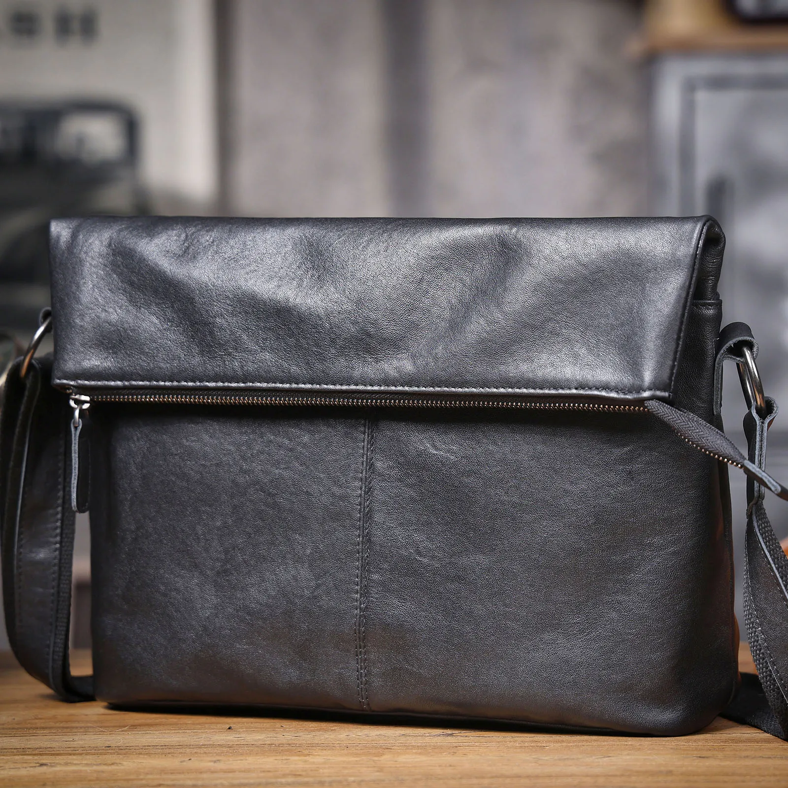 Echte Leder-Umhängetasche für Herren, Crossbody-Laptoptasche, einfache Rindsleder-Tasche aus pflanzlich gegerbtem Leder, modisch und lässig – Detail 9