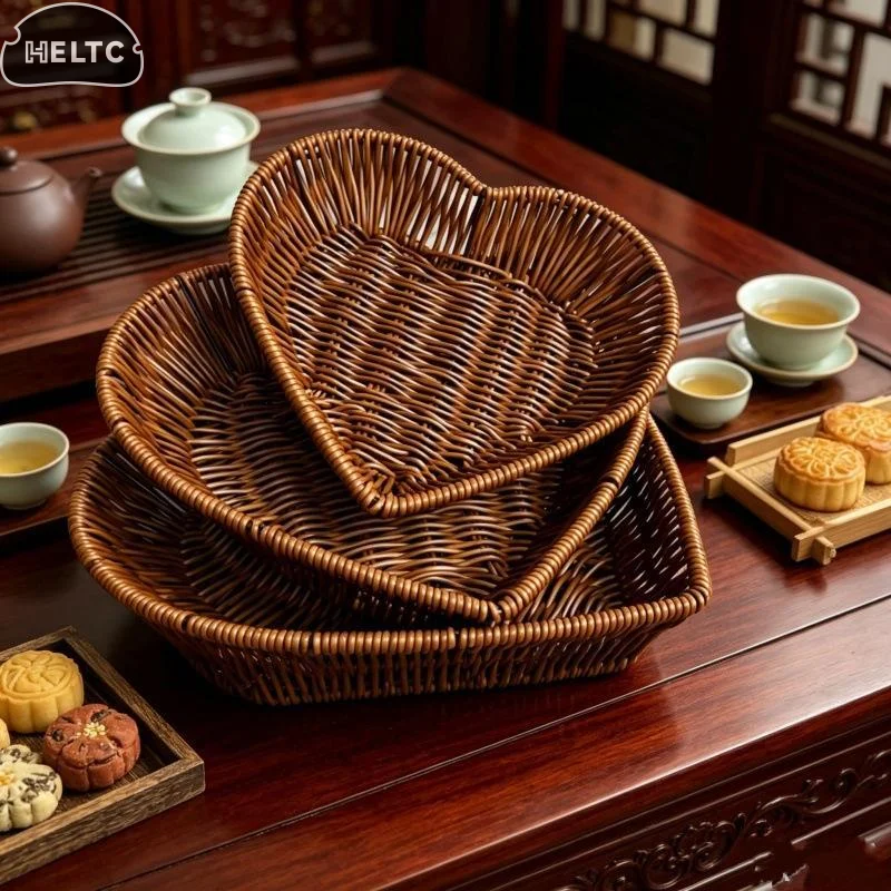 Heart-Shaped Woven Storage Basket Multi-Uses Simulation Rattan Desktop Baskets For Bread Fruit Restaurant Serving Display Basket