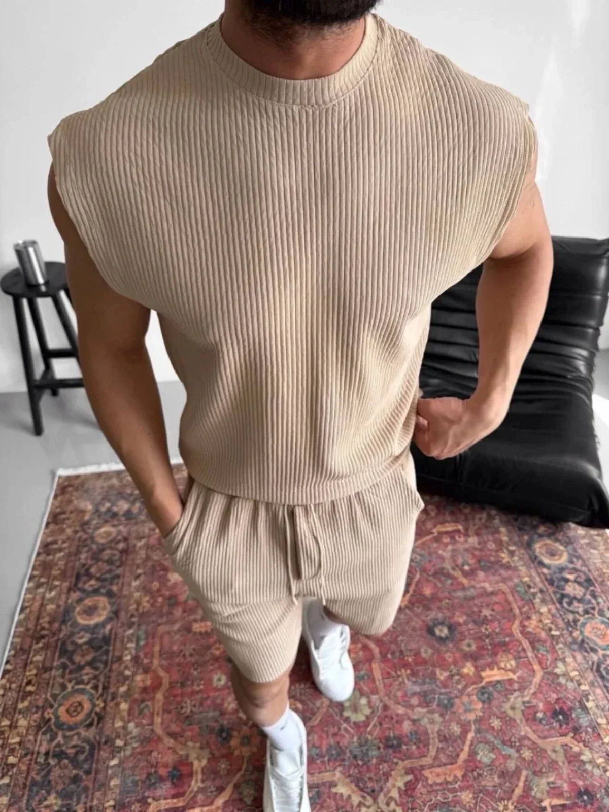 Summer 2025 new corduroy striped casual set, fashionable round neck solid color sleeveless shorts for men two-piece set