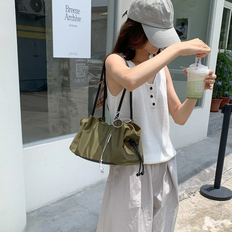 

New Korean Style Nylon Tote Bags for Women Casual Niche Premium Shoulder Underarm Bag Large Capacity for Daily Commute Fashion