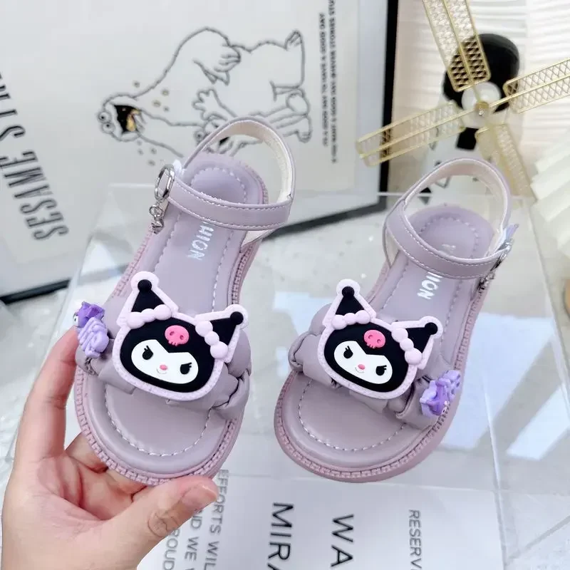 

Летние сандалии Sanrio для девочек Kuromi, кавайная обувь принцессы с героями мультфильмов, обувь с сердечками для девочек, сандалии на плоском каблуке, подарок на день рождения
