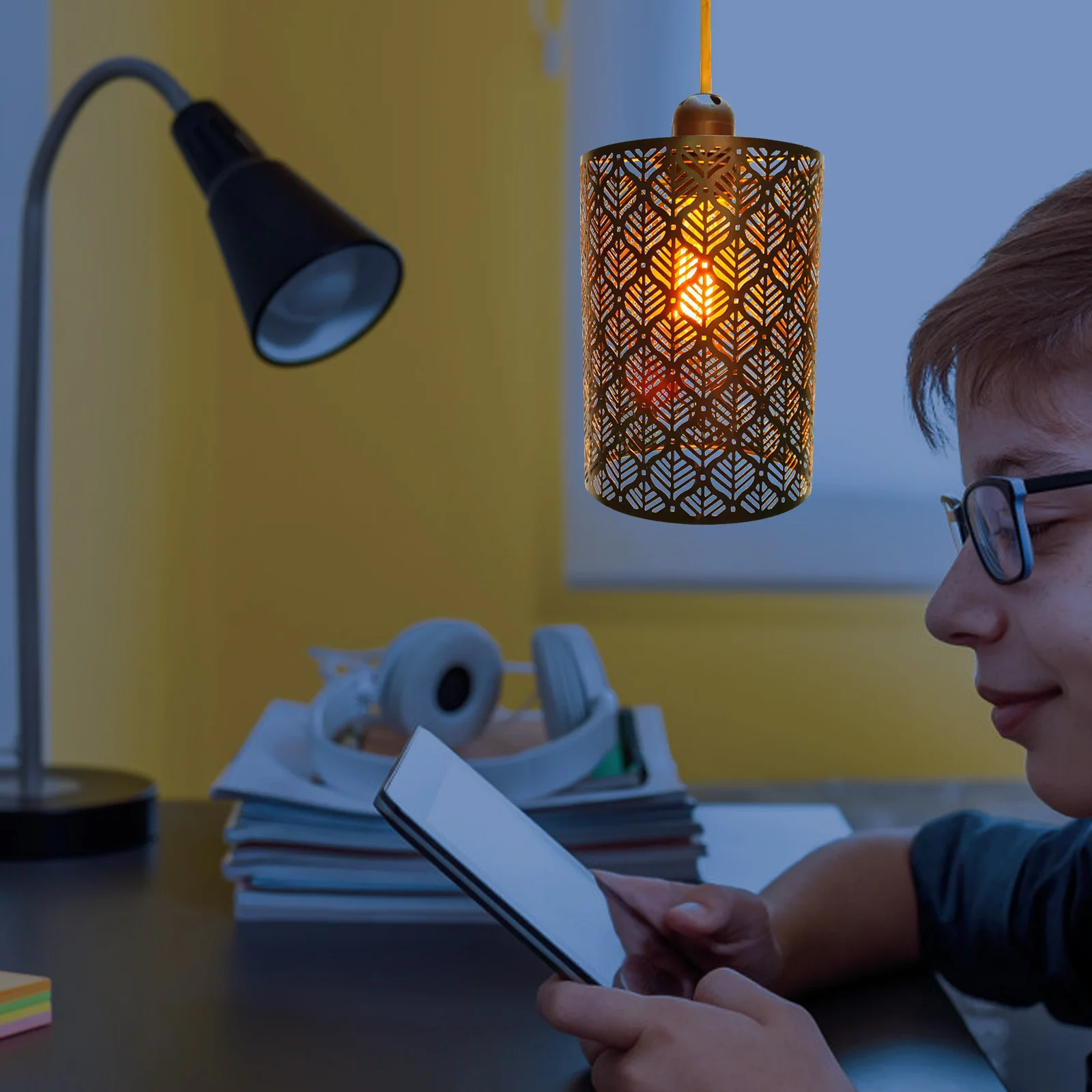 عاكس الضوء المعدني المزخرف، غطاء طاولة مجوف، مادة حديدية قوية، جو دافئ، غرفة النوم، غرفة المعيشة