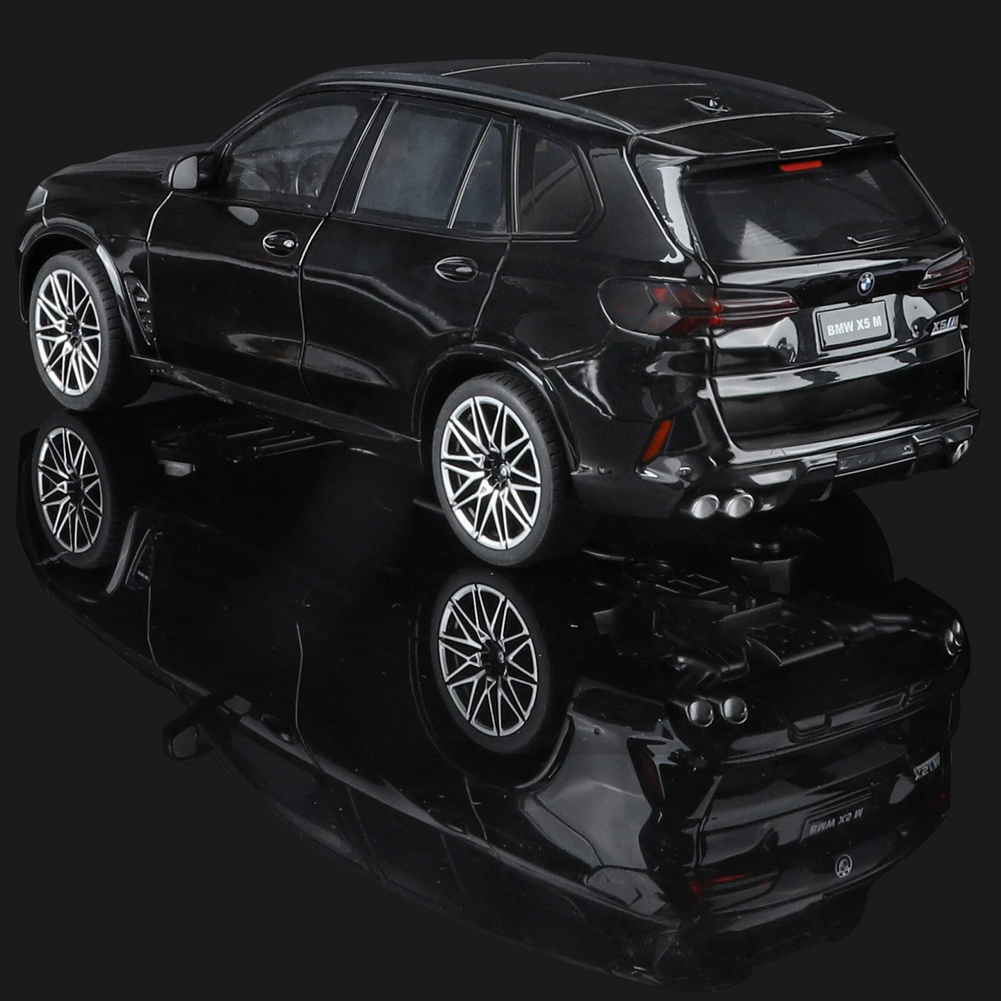 รถโมเดล SUV 1:18 X5M ทำจากโลหะผสม พร้อมเสียงและไฟ มีระบบดึงหลัง ของเล่นตกแต่งคอนโซลกลาง ของเล่นตกแต่งสุดเทรนดี้