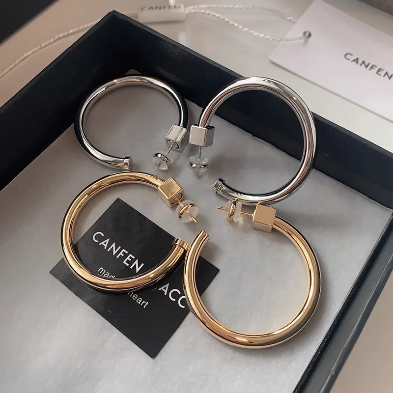 

Круглые гладкие металлические геометрические серьги для женщин, легкие, роскошные, высококачественные, модные, изысканные ювелирные изделия во французском стиле