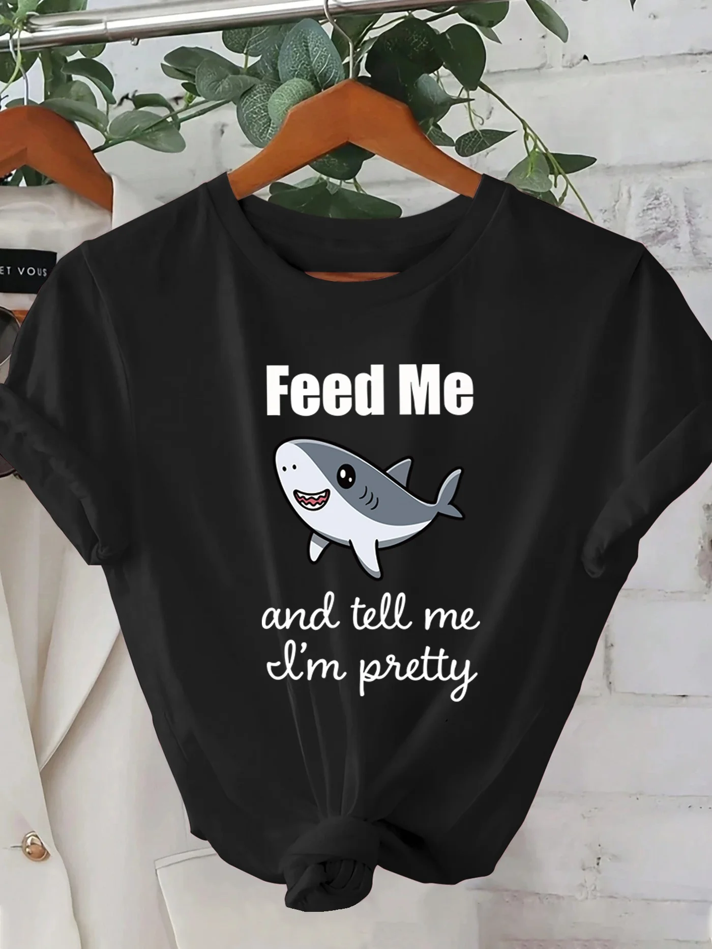 

Cute Shark Pattern Printed Women's T-shirt Top Short Sleeve Round Neck Women's Casual T-shirt Suitable for All Seasons