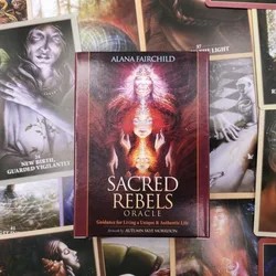 Sacred Rebels Oracle 45 pezzi Mazzo di carte inglesi Gioco di divinazione Guida digitale