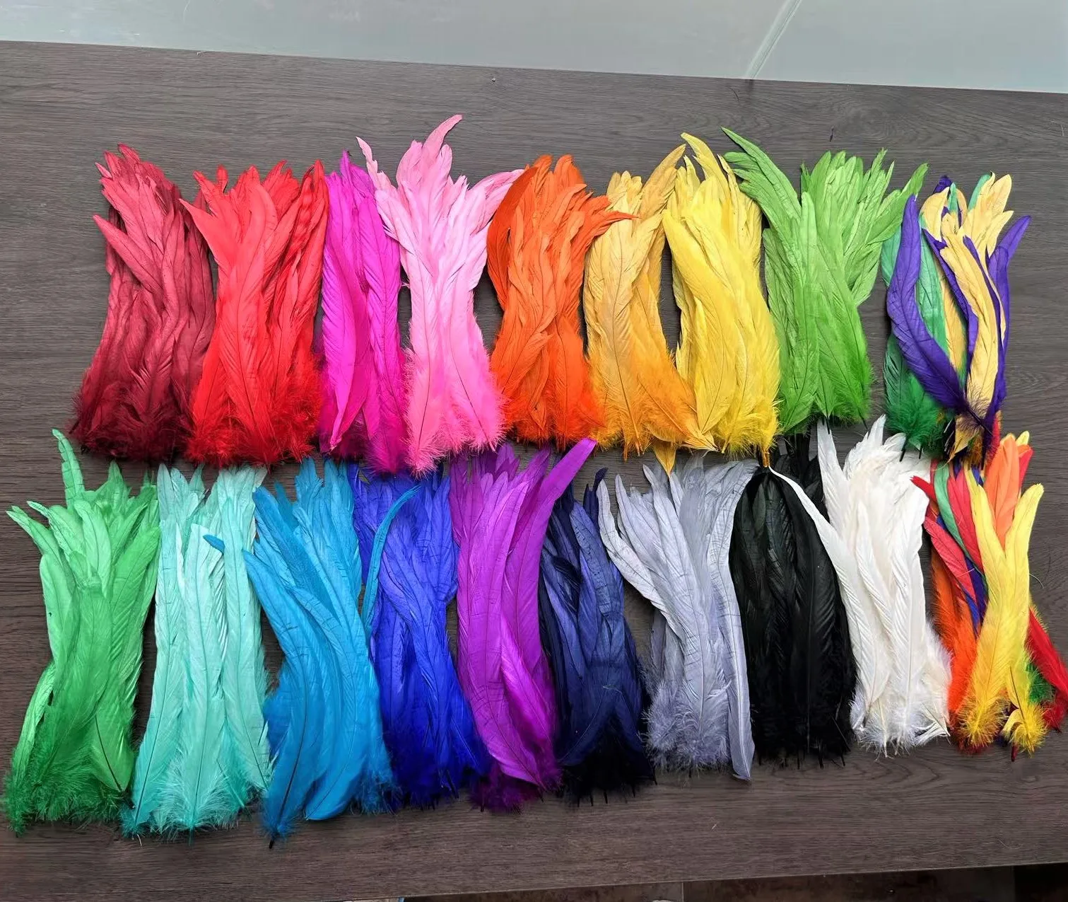 

Wholesale Customized Dyed Various Colors 25 30 cm Rooster Tail Feather High Quality for Costume Embellishment Decoration
