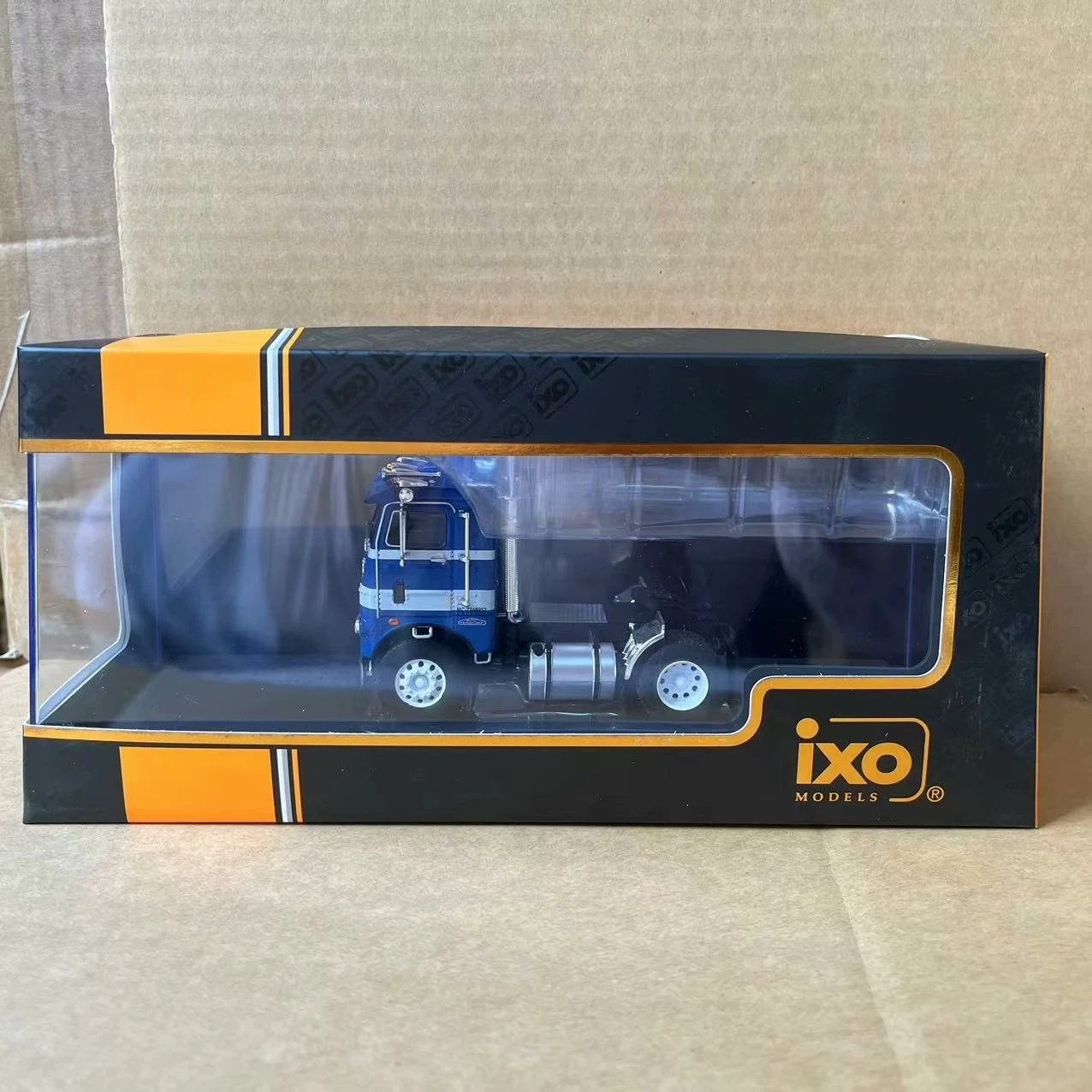 

Diecast IXO 1/43 Scale FREIGHTLINER COE 1976 Freighter Heavy Truck Trailer J4J7 Alloy Car Model