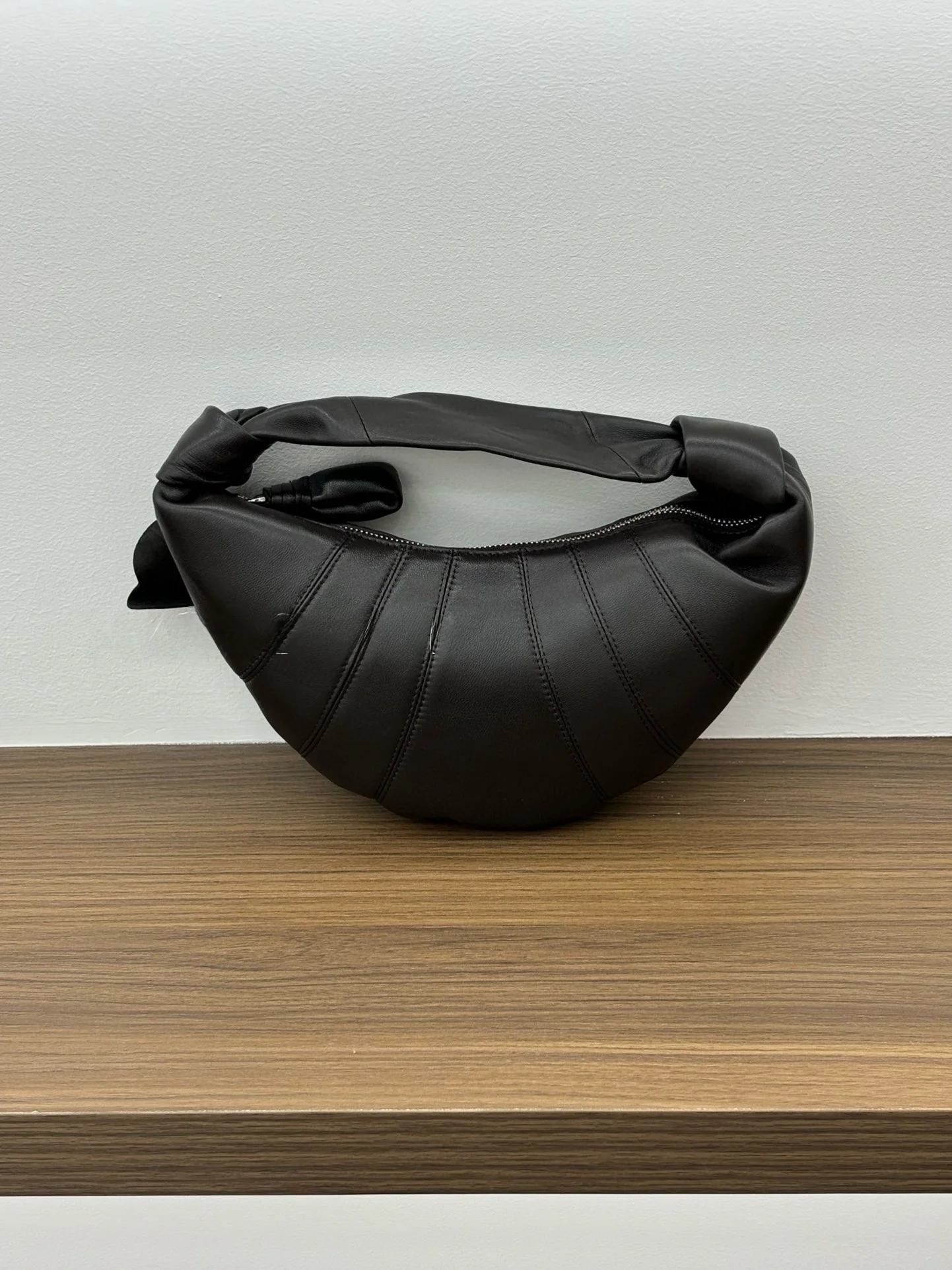

MYSIG New Sle Versatile Lambskin Dumpling ape Handbag Single oulder Bag Women's Faionable Soft Handle Zipper Closure