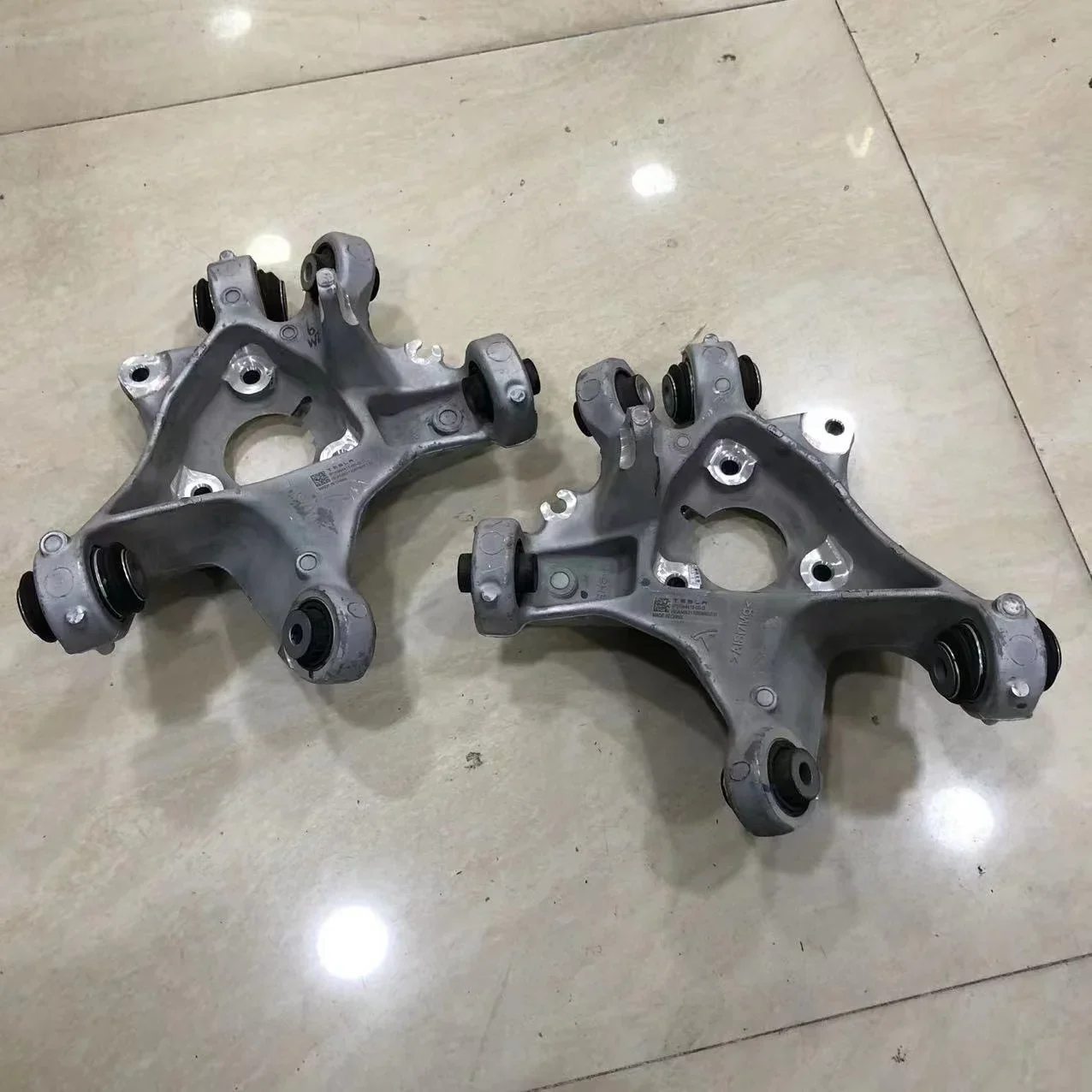 Traseira Direita Esquerda Direção Knuckle, OEM Part, de alta qualidade, adequado para Tesla Model 3, 1044416, 1044411