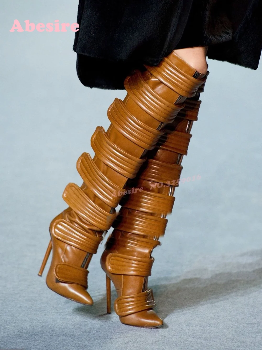 

Бежевые сапоги выше колена на липучке с острым носком и молнией спереди, женские длинные сапоги на шпильке, роскошная обувь для подиума