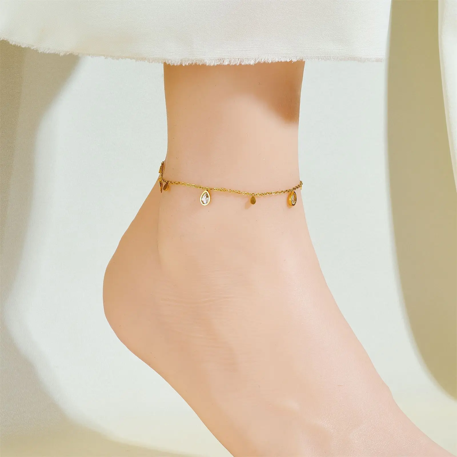 

Water drop titanium steel French retro inlaid titanium steel anklet light luxury fashion does not fade simple light luxury foot