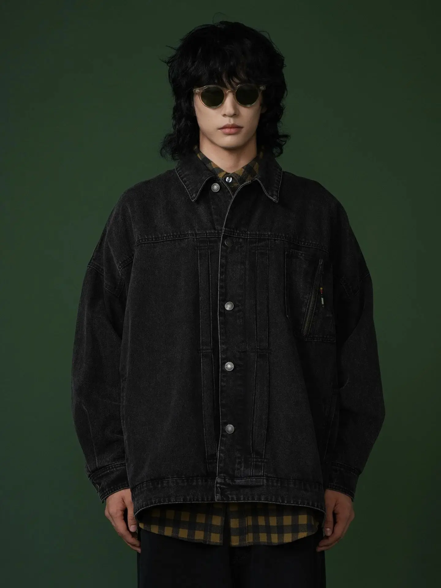 

Black denim men's and women's retro simple solid washed denim jacket for casual couple wear, loose fit style