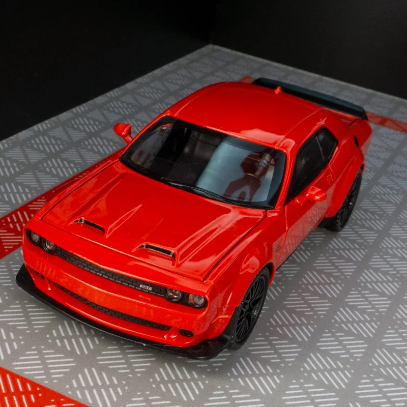 1:32 Dodge Hellcat liga modelo de carro ornamento, portas e capô do motor, porta-malas pode ser aberto, carro de brinquedo para meninos