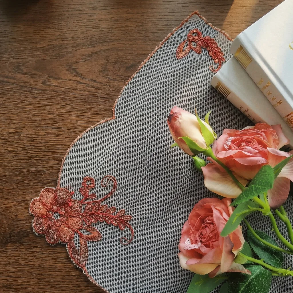 4pcs Red Lace Placemats New Year Plate Mat Luxurious Gold Napkin Cute Drink Coaster Room Decoration Table Decor