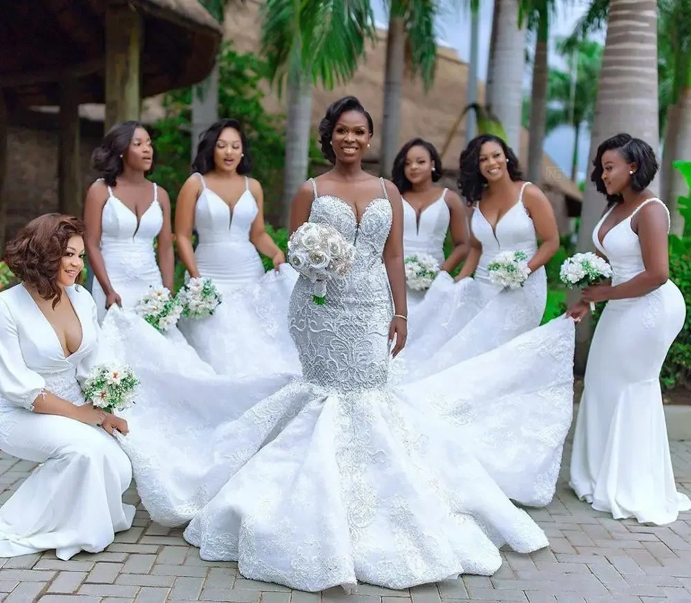 

Customized Princess African Plus Size Sparkly Beading Wedding Dresses Sweep Train Sexy Spaghetti Straps Bridal Gowns