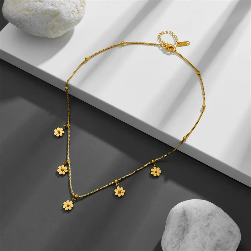 Graceful Little Daisy Titanium Steel Charm Necklace 18K Gold Plated Waterproof Non-Tarnish Chains Jewelry for Women Girls Gift