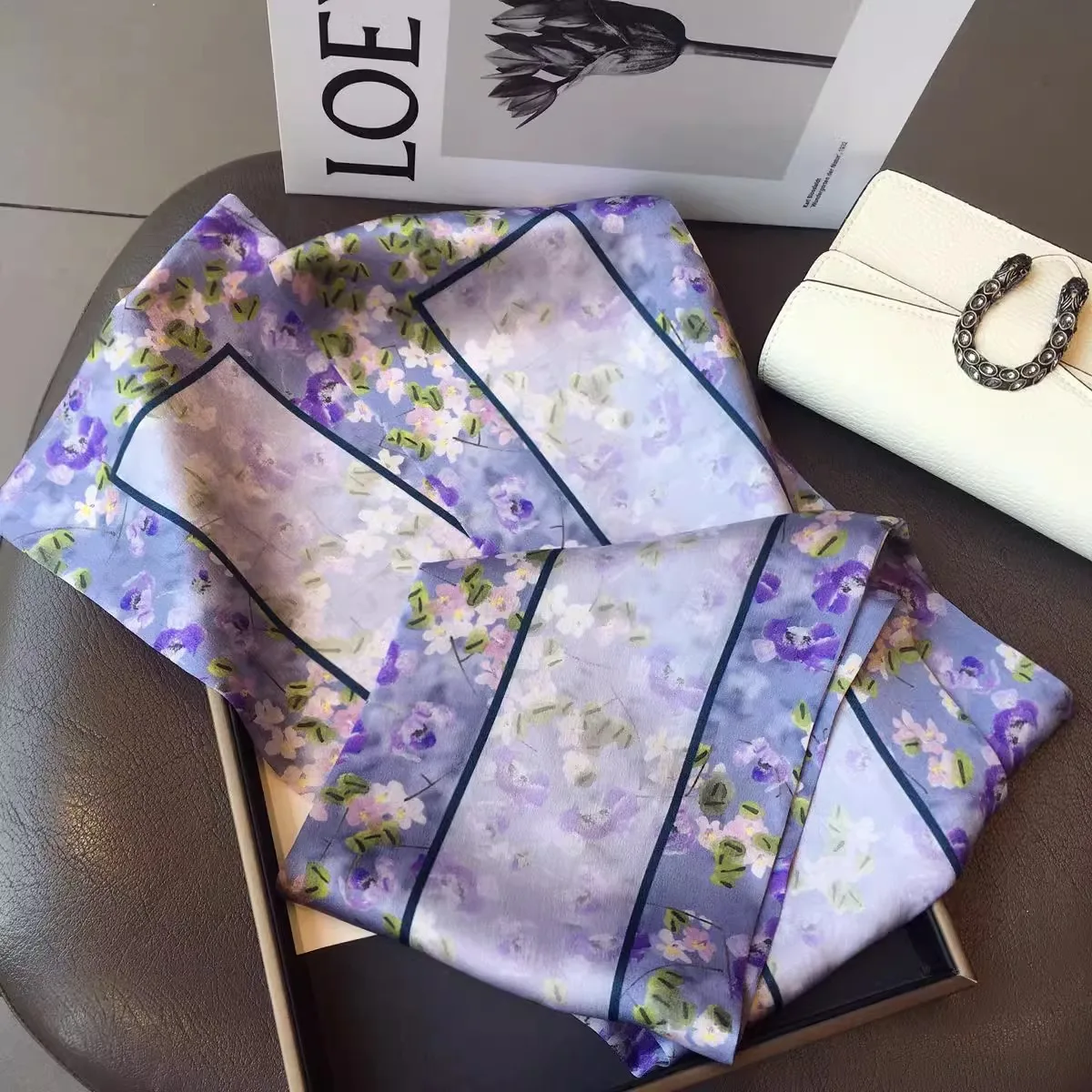 Sciarpa di seta da donna di fascia alta imitazione seta elegante striscia viola sciarpa decorativa versatile a doppio strato a doppia faccia