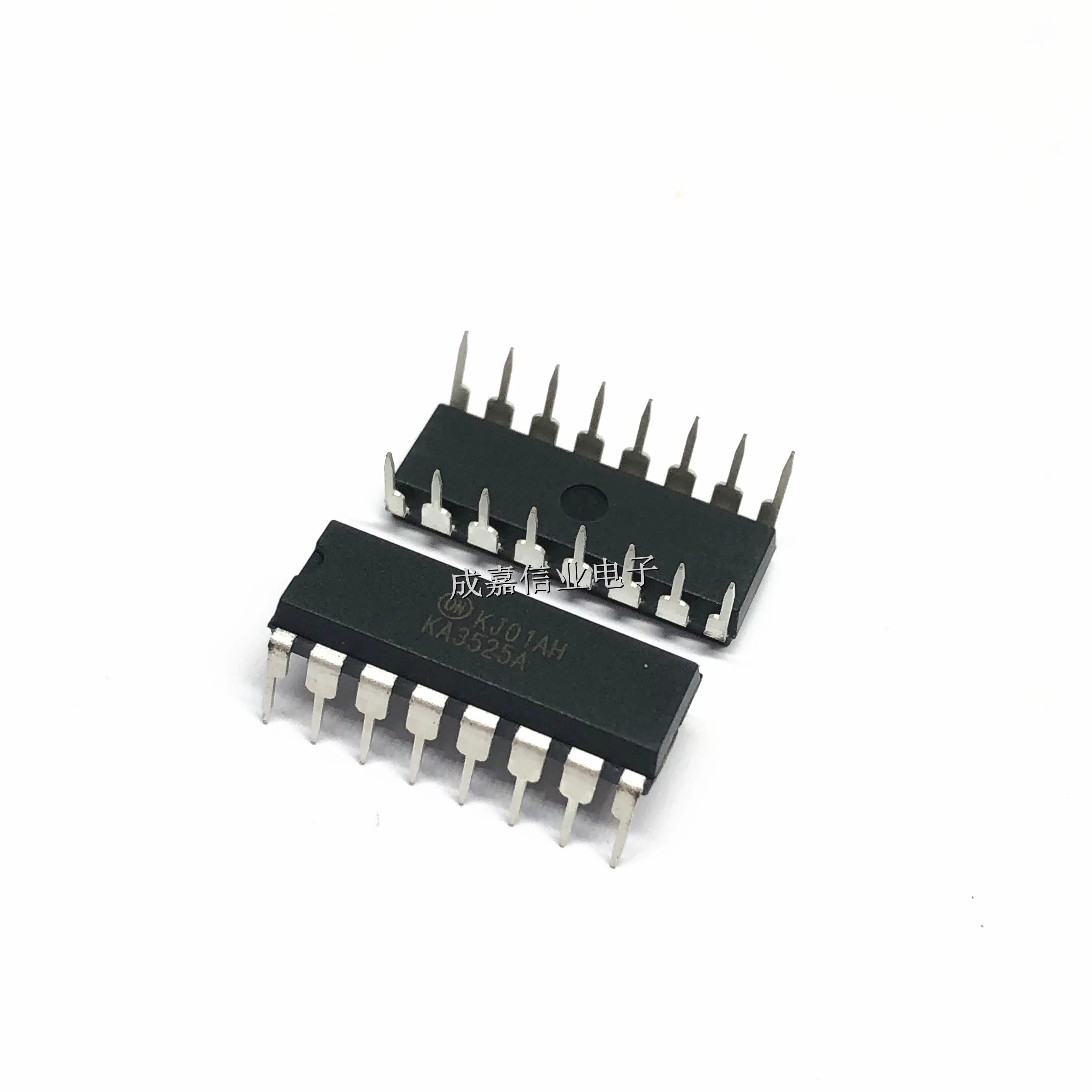 10 ชิ้น/ล็อต KA3525A DIP-16 ตัวควบคุมการสลับ SMPS คอนโทรลเลอร์ 2 เอาต์พุต 5V 500mA อุณหภูมิการทำงาน: 0 องศาเซลเซียส-+ 70 องศาเซลเซียส