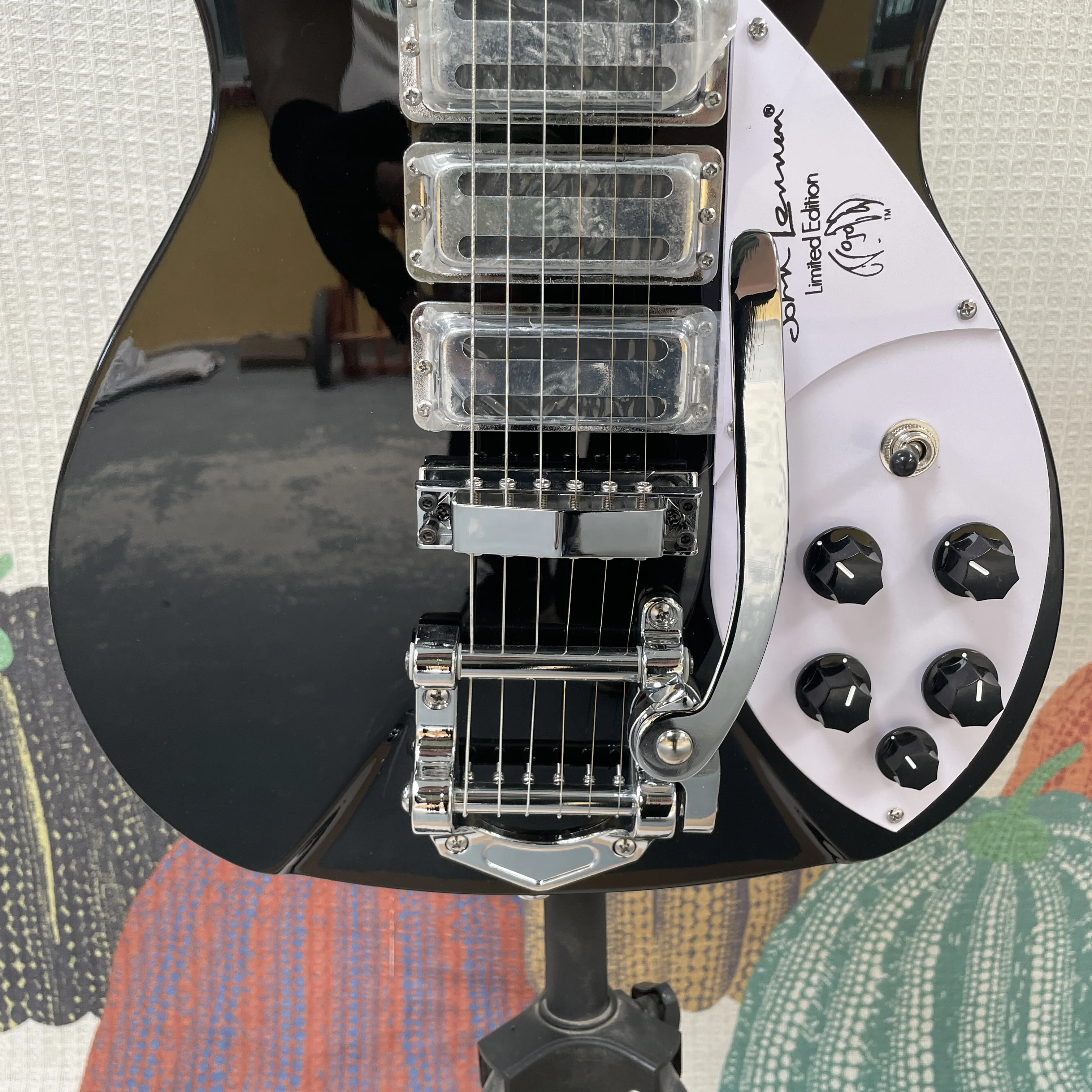 Electric Guitar Beginner - 6 telli siyah elektro gitar, beyaz